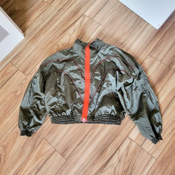 🆕 Free People Movement Starting Lineup Ruffle Smocked Windbreaker in Olive - Picture 4 of 14